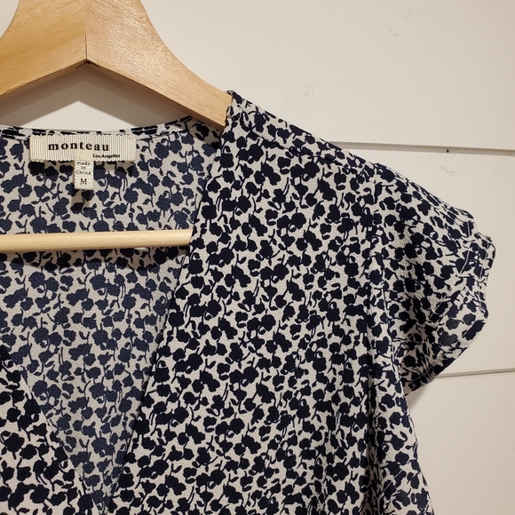 Monteau medium blouse floral v-neck flowy top ruffle shirt navy white flowers - Picture 4 of 16